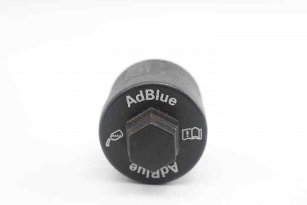 NEW Adblue cap tank Audi A4 A5 Q5 Prosche Macan GENUINE 4L0131980E