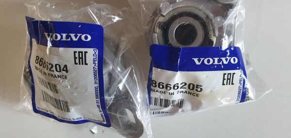 New OEM Pair Volvo Engine Torque Rod Bracket Engine Mount L/R 8666205 8666204