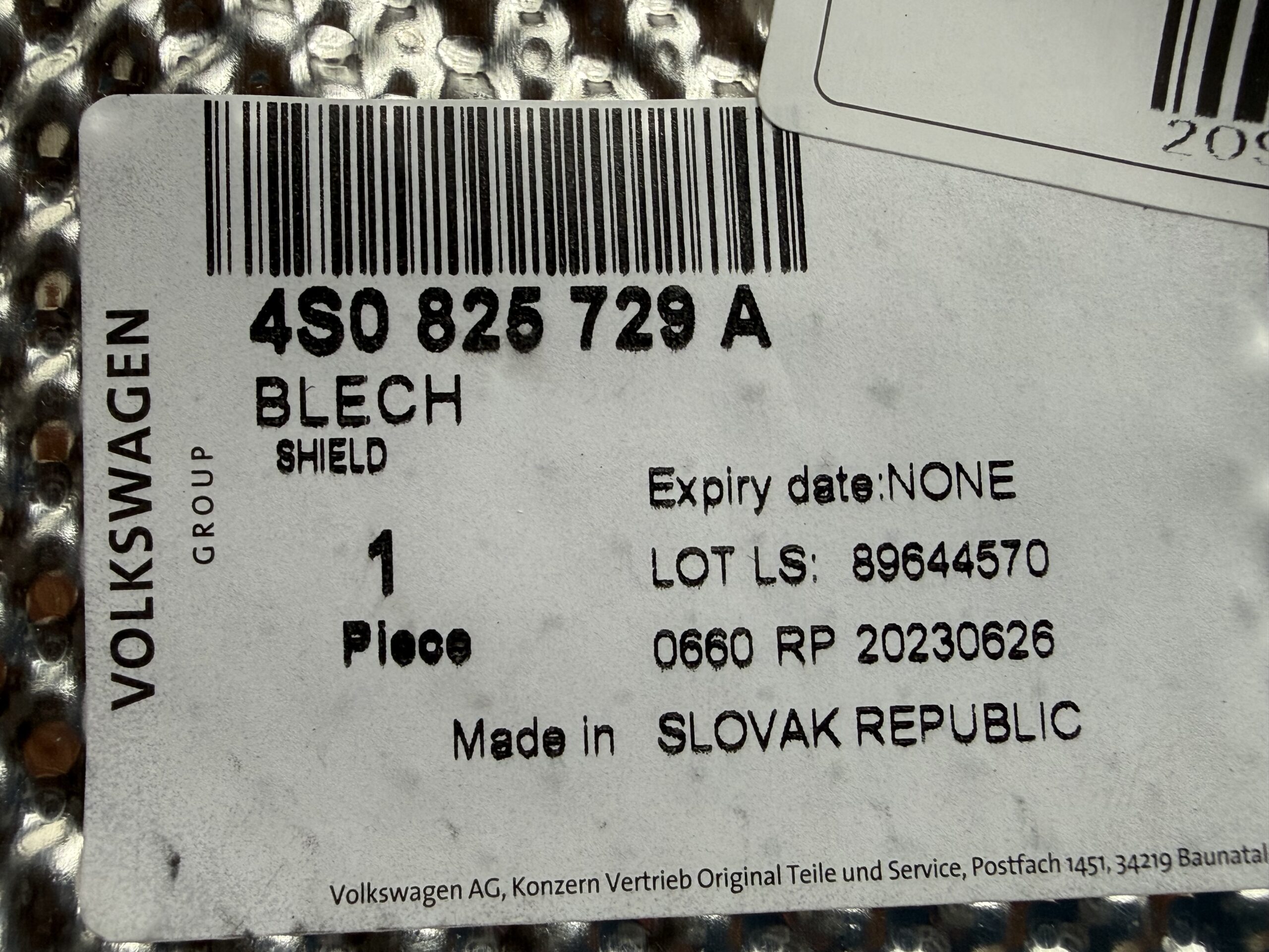 New Volkswagen Audi Guard Plate 4S0825729A Genuine OEM New Volkswagen Audi Guard Plate 4S0825729A Genuine OEM