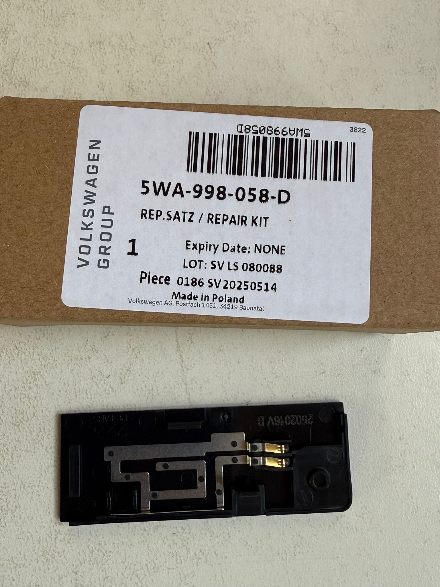 New Volkswagen Audi rep.set 5WA998058D Genuine OEM New Volkswagen Audi rep.set 5WA998058D Genuine OEM